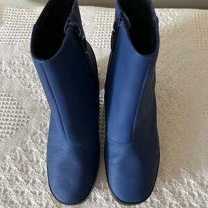 Camper blue leather ankle boots, size US 5-5.5, EU 35